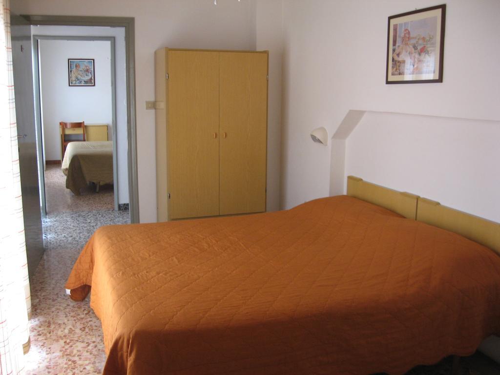 Hotel Eleonora ريميني الغرفة الصورة