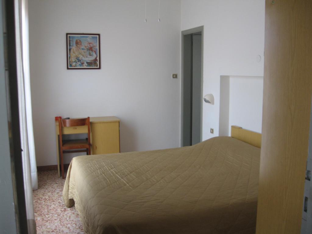 Hotel Eleonora ريميني الغرفة الصورة